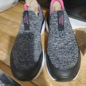 Skechers d'lux walker size 6